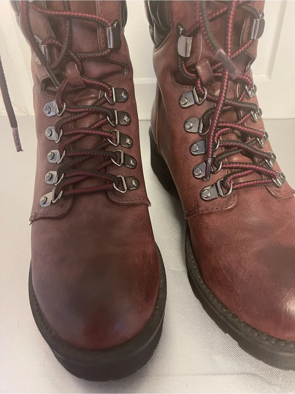 Mia Mackenzie Boots Women’s Burgundy Faux Leather Combats Boots Sz 8.5M